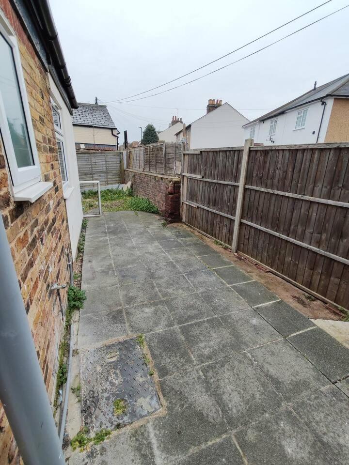 En - Location * Hounslow
